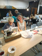 Uczestnicy przy maszynach