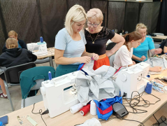 Uczestnicy przy maszynach